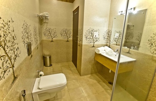 Sidhpur Hotel | Quartz Himalayan Brothers
