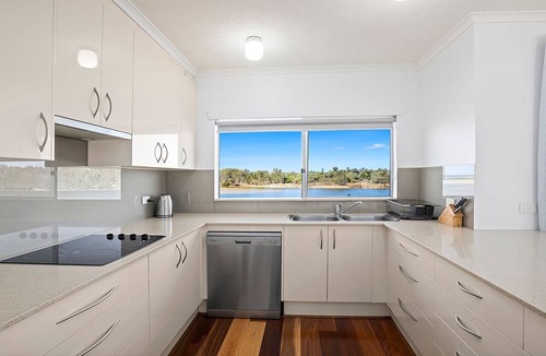 Nambucca Heads Apartment | QUAYSIDE - Bring the boat, tie it up at your own private jetty.