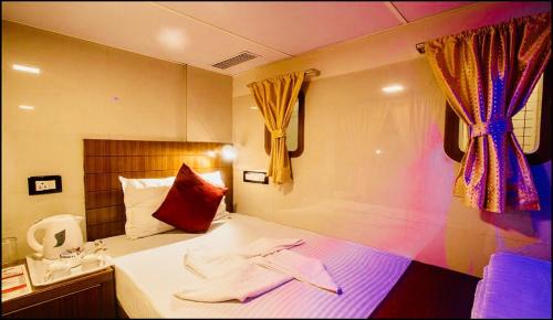 Chandivali Hotel | Qubestay Airport Capsule Hotel & Hostel