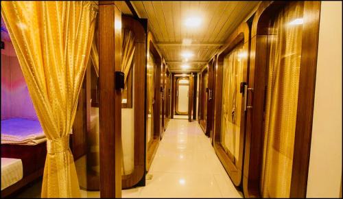 Chandivali Hotel | Qubestay Airport Capsule Hotel & Hostel