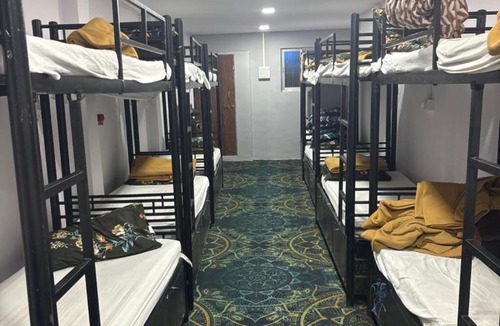 Malad West Hostel | Quick stay hostel