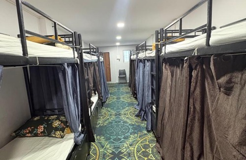 Malad West Hostel | Quick stay hostel
