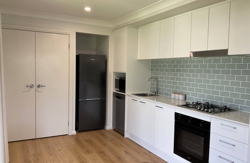 North Boambee Valley Apartment | Quiet and private guesthouse close to CBD, golf course, beaches and stadium.