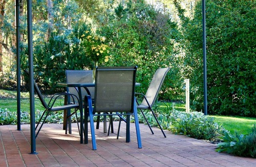 Wooragee Cottage | Quiet Comforts: Ideal Cottage for a Peaceful Country Getaway in Beechworth, Victoria