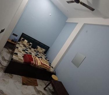 Vrindavan Hotel | Radha aradhya sadan vrindavan