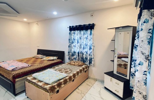 Rajpipla Hotel | Radheshyam homestay