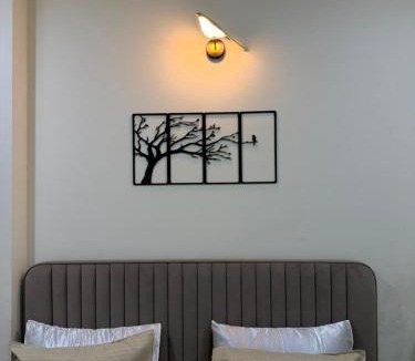 Ghata Apartment | Rahnit Stayz Cozy Comfort Near Golf Course Road