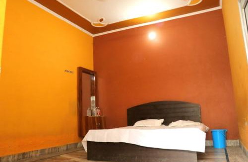 Aonla Hotel | Raj Garden and Hotel