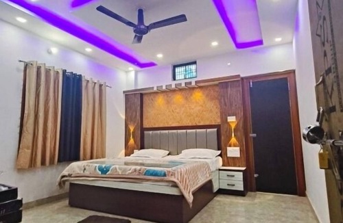Varanasi Hotel | Raj Villa