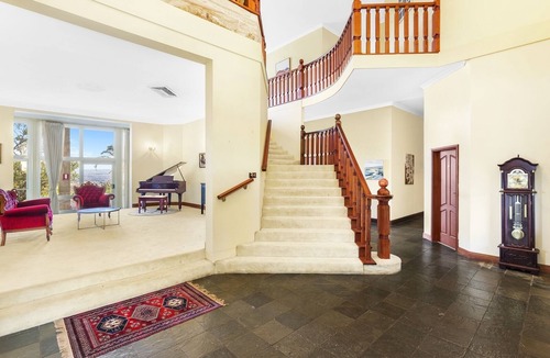 Razorback House | Razorback Dream Farmhouse: 10BR, Space & Serenity