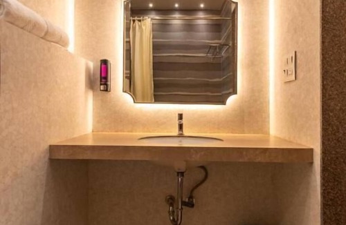 Prabhadevi Hotel | Reay Road Residency Hotel