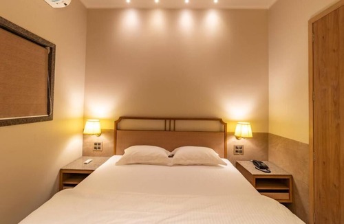 Prabhadevi Hotel | Reay Road Residency Hotel