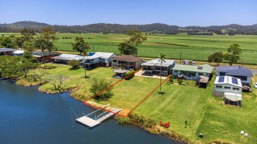 South Murwillumbah House | Reflections on the Tweed