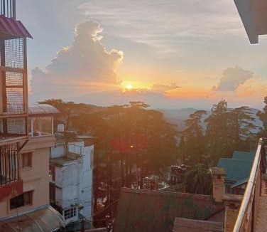 Shimla Hotel | Relax Hotel inn Near the mall