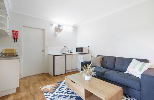 Boambee East House | Relaxing 3BR+granny flat holiday home close to Sawtell, pet-friendly, large garden