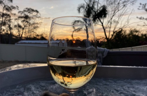 Hill Top Cottage | Relaxing cosy escape - Hot Tub, Breakfast & Wine