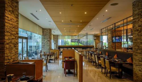 Ahmedabad Hotel | Renaissance Ahmedabad, A Premium Marriott Hotel