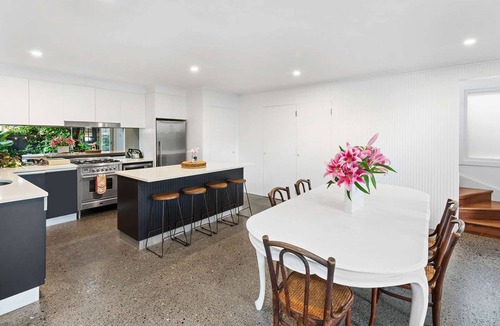 Rozelle House | Renovated 3BR stylish character cottage with beautiful garden