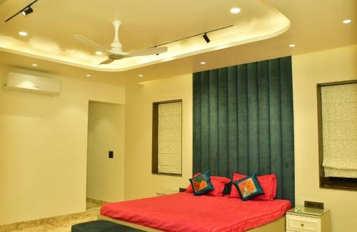Greater Noida Hotel | Rentra Homes - Stay near Expo Mart & Pari Chock
