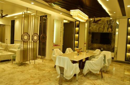Greater Noida Hotel | Rentra Homes - Stay near Expo Mart & Pari Chock