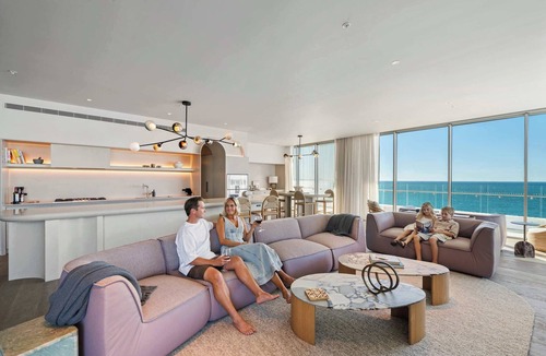 Coolangatta Apartment | RISE | Luxury Penthouse with Pool