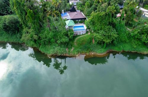 Chalakudy House | River Serene Holiday home