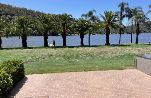 Wisemans Ferry Cabin | Riverfront Cabin at Wisemans Ferry On the Hawkesbury River