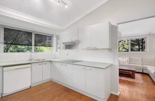 Mossy Point Apartment | Riverside 3-Bed Townhouse with Spacious Deck & BBQ