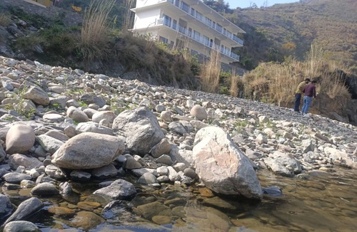 Nainital Hotel | Riverside Near Kainchi Dham Temple