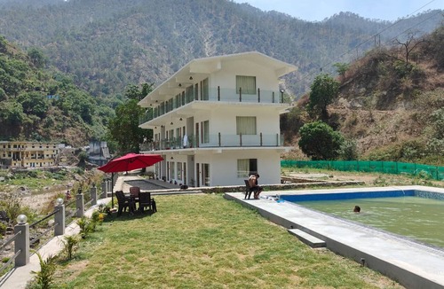 Nainital Hotel | Riverside Near Kainchi Dham Temple