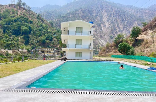 Nainital Hotel | Riverside Near Kainchi Dham Temple