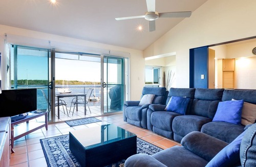 Iluka Apartment | Riverview Apartment 2.6 - Enjoy the best of riverside living