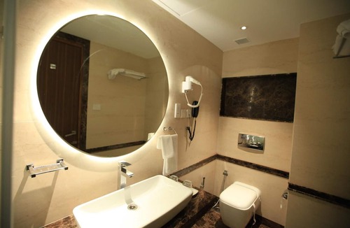 Ellis Bridge Hotel | Riverview Hotel