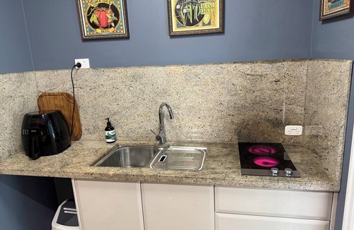 Griffin Apartment | Rivervilla tranquillity by the bay 2 bed covered parking full fridge laundry