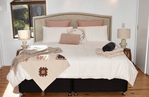 Tomewin House | Romantic mountain getaway with stunning views, spa and sauna