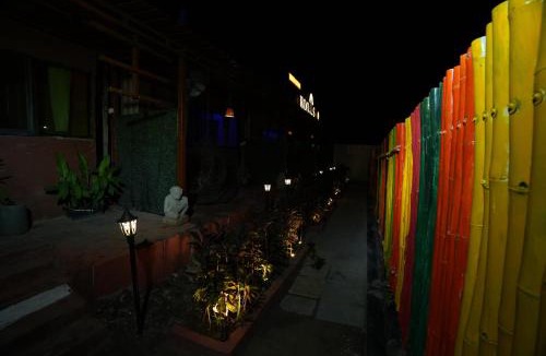 Kadadhe Hotel | Roots