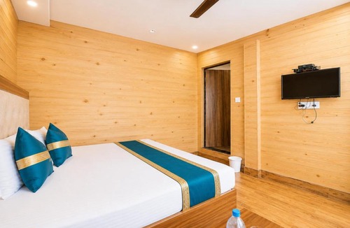 Nainital Hotel | Royal Lakefront Hotel PRIME LOCATION NAINITAL HOTEL # NEW VINAYAK LAKE VIEW MALL ROAD With #Free Wifi #Balcony #Room Service #Luxury And Spacious Room - A Top Rated Hotel
