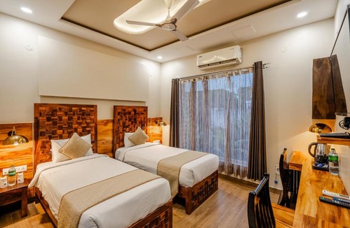 Sector 31 Hotel | Royal Residence Near 32nd Avenue - Gurugram