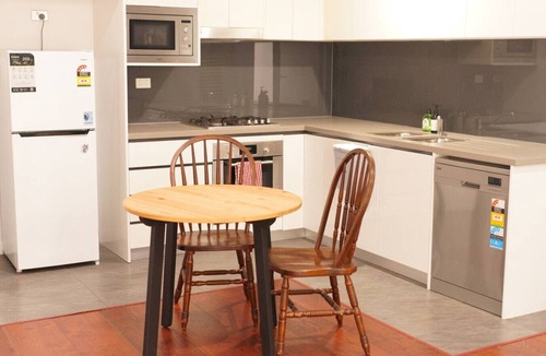 Ryde Apartment | Ryde · Warm 2BR Stay near Train Station