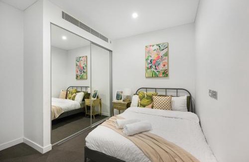 Ryde Apartment | Ryde Warm 2BR Stay with Pool near Train Station