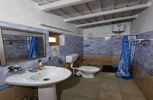 Mukteshwar Hotel | S K and Shiv Cottages