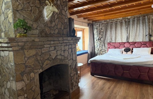 Mukteshwar Hotel | S K and Shiv Cottages