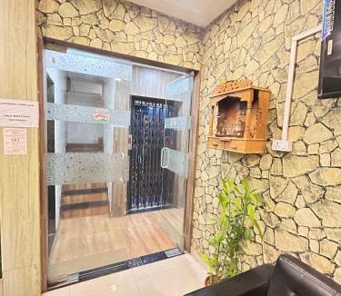 Surat Hotel | S R Hotel