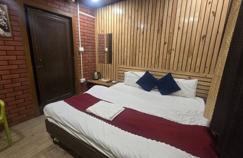 Nainital Hotel | S TAJ Home Stay Mali tall Nainital