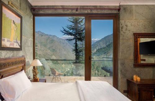 Banjar Villa | SaffronStays Hillstation Over Tirthan Valley