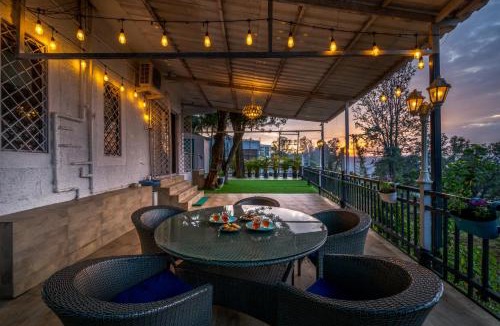 Kavathe Mahankal Villa | SaffronStays The Blue Door