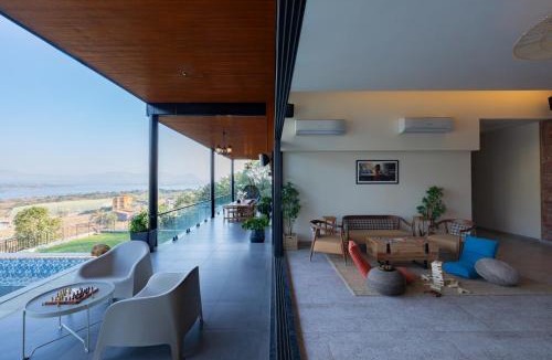 Rajgurunagar Villa | SaffronStays The Stillwater House