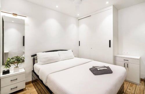 Pali Hill Apartment | Sage - Cozy Chic Well-Equipped Studio in Bandra