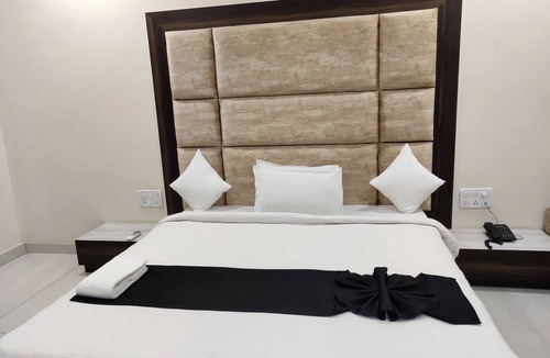 Itarsi Hotel | Sai Krishna Resort Garden