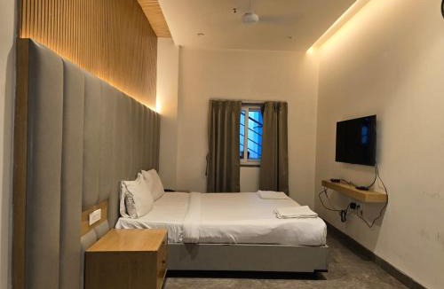 Hyderabad Hotel | Sai Madhura Luxury Rooms
